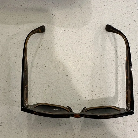 Ray-Ban Classic Sunglasses- brown tortoise shell frame - Picture 2 of 5